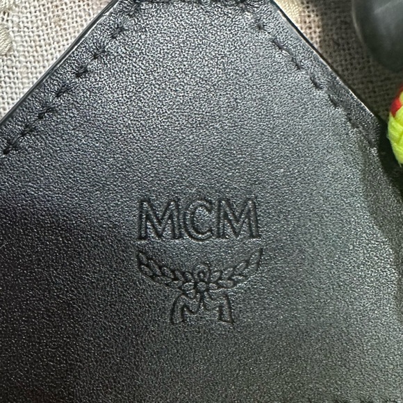 MCM RAYMONDE OVERSIZED BAG CHARM KEYRING LUGGAGE TAG BRAND NEW & 100% AUTHENTIC - Picture 11 of 14